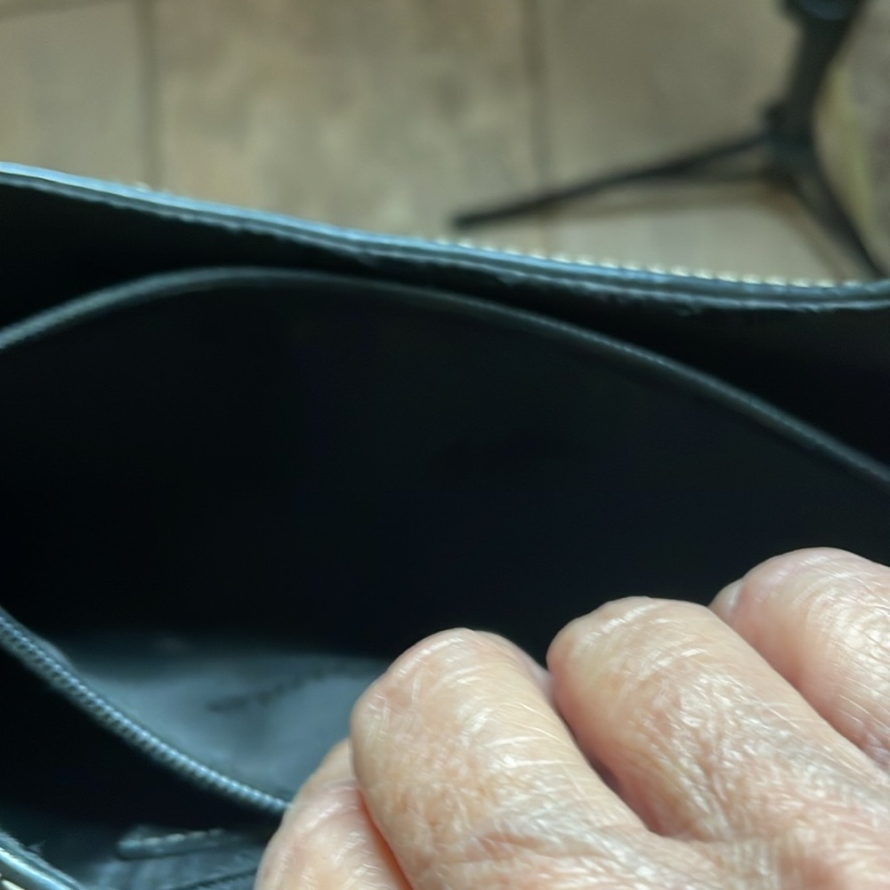 Fossil genuine leather black 4 compartment purse, gently used - Picture 8 of 11